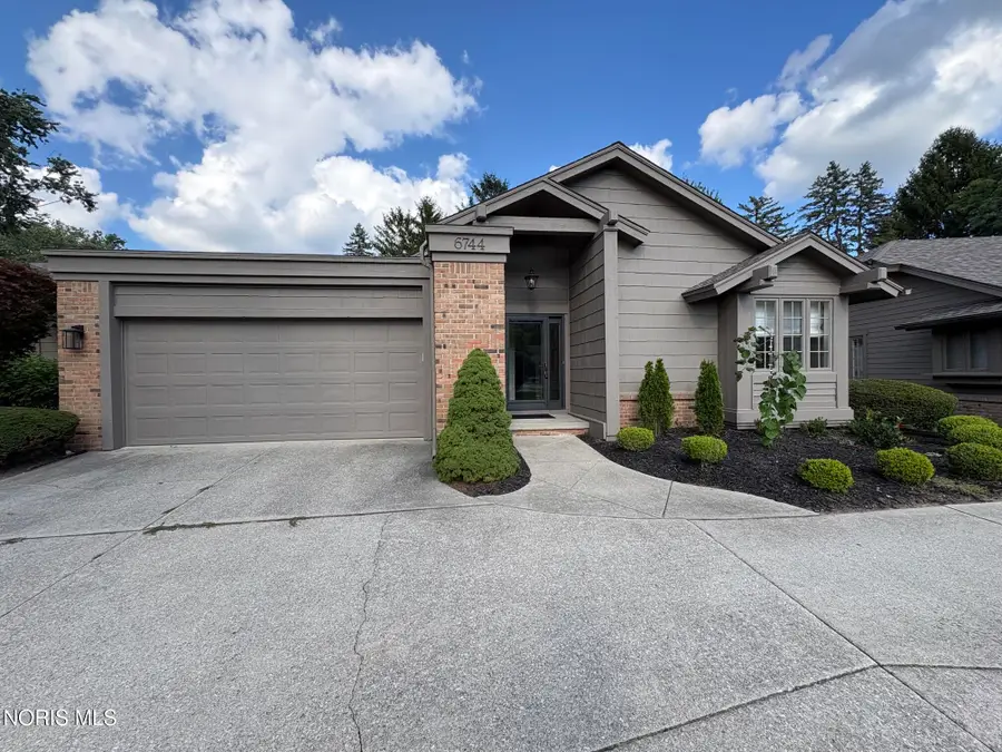 6744 Carrietowne Lane, Toledo, OH 43617 - #2