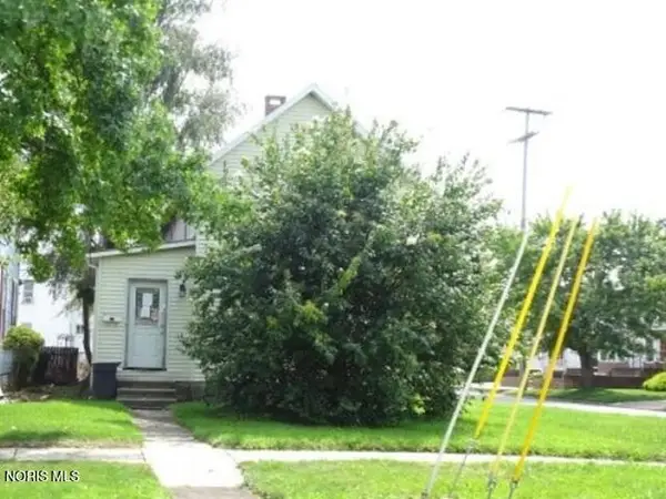 1521 Napoleon Street, Fremont, OH 43420