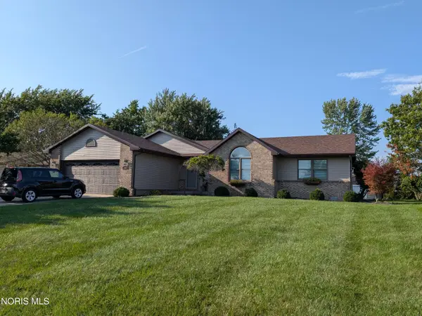 1302 Pinehurst Drive, Defiance, OH 43512