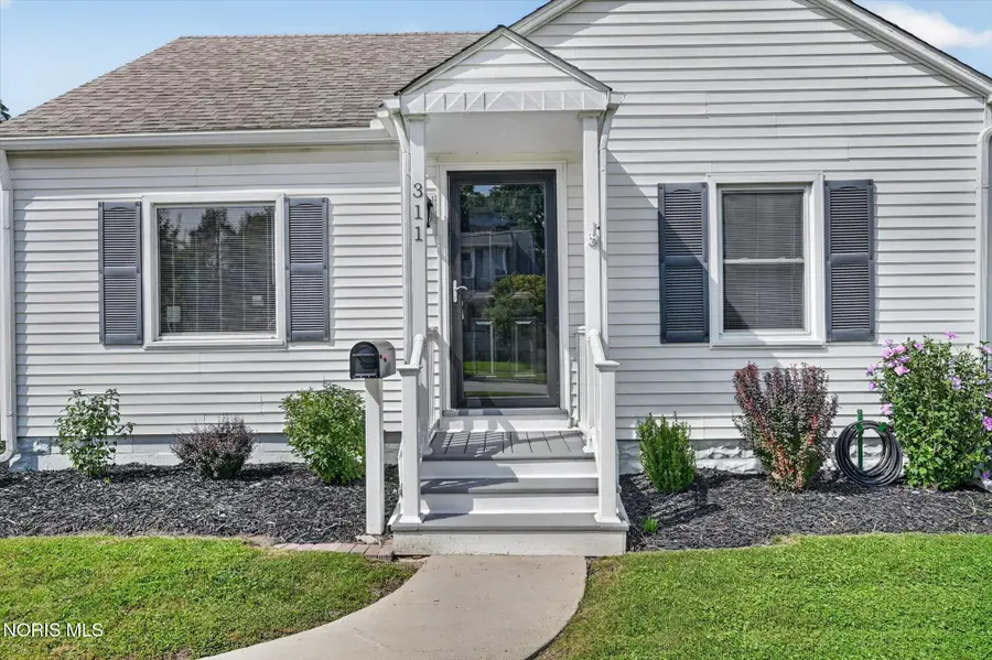 311 Clinton Street, Maumee, OH 43537 - #3