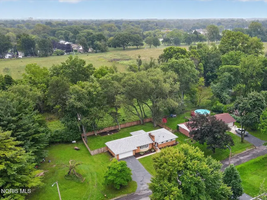 2026 Sandringham Drive, Toledo, OH 43615 - #2