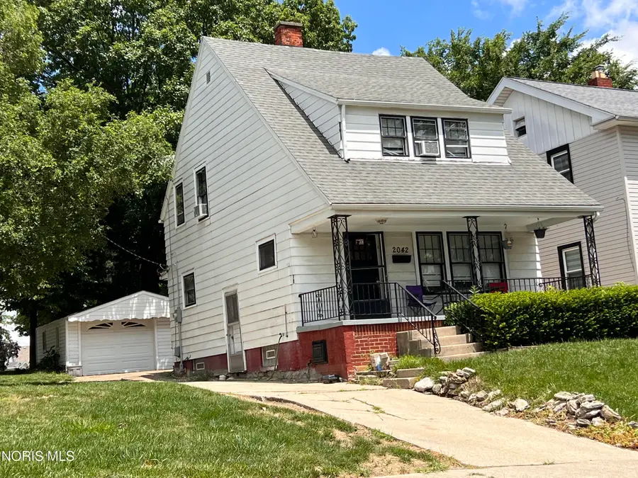 2042 Southmoor Drive, Toledo, OH 43609 - #2