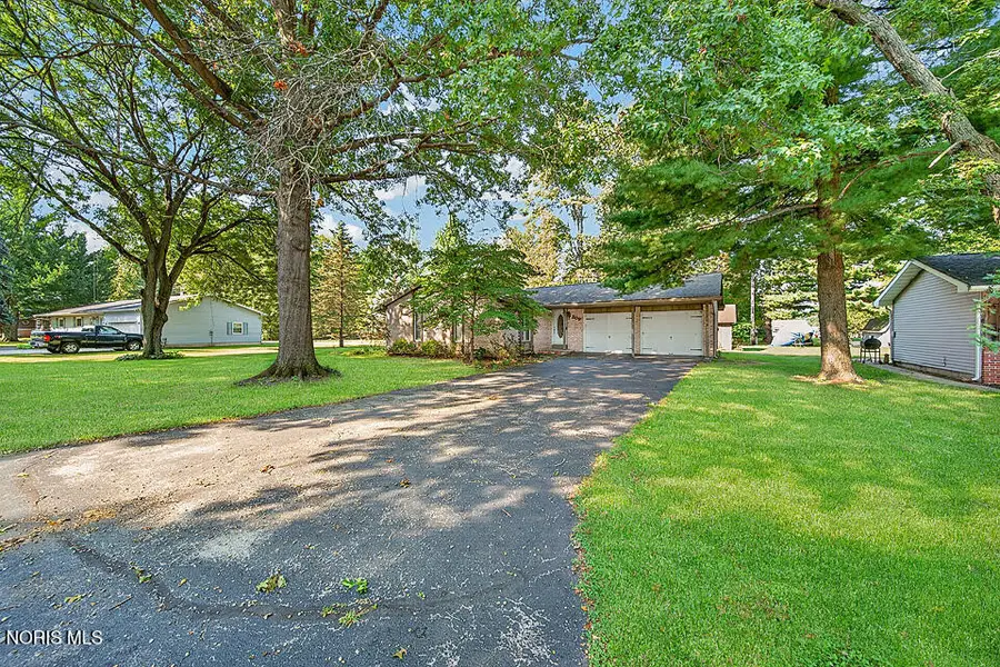 209 E Parklane Avenue, Bradner, OH 43406 - #2