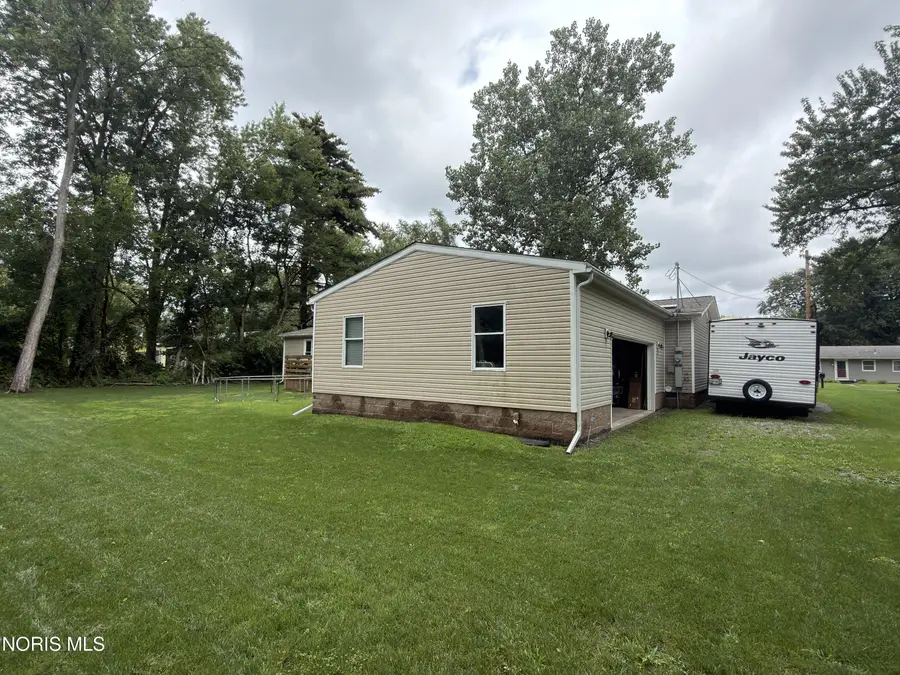 802 S Favony Avenue, Holland, OH 43528 - #3
