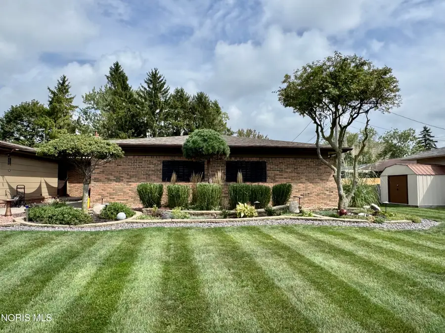 611 Oxford Drive, Bryan, OH 43506 - #2