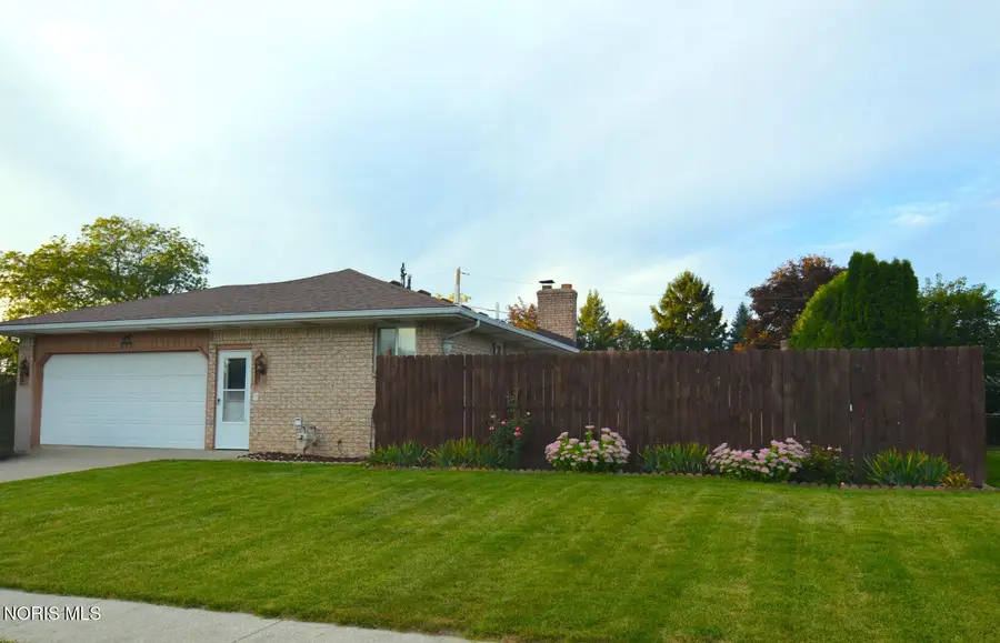 59 Applewood Drive, Oregon, OH 43616 - #3