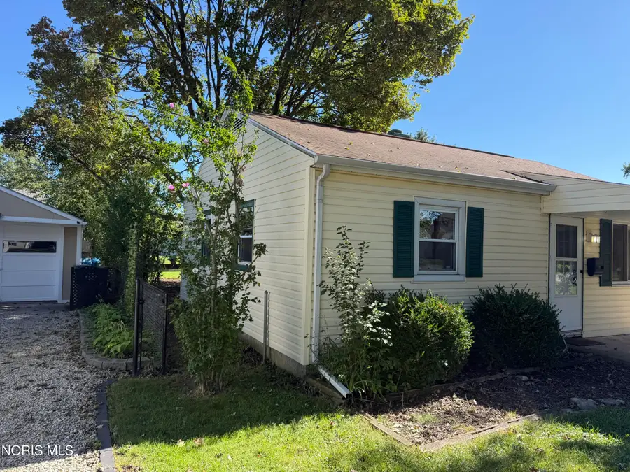 886 Lochhaven Boulevard, Maumee, OH 43537 - #2