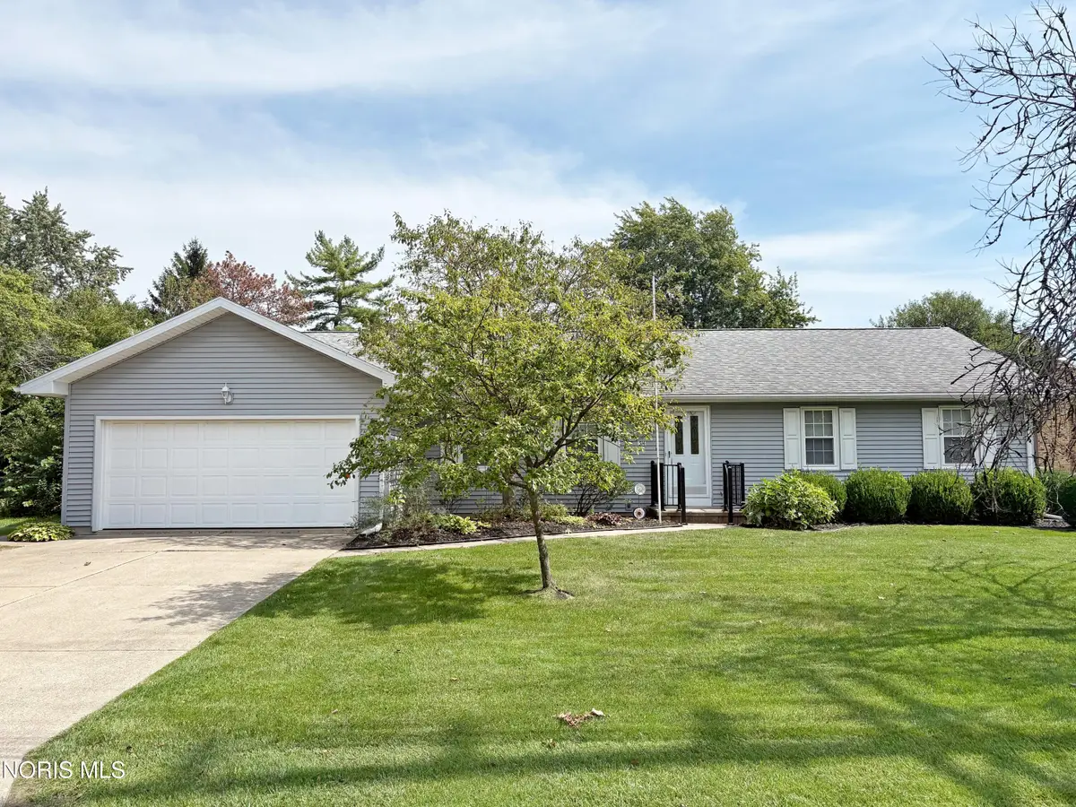 514 N Wintergarden Road, Bowling Green, OH 43402 - #1