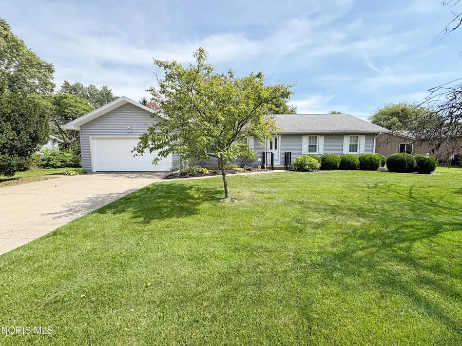514 N Wintergarden Road, Bowling Green, OH 43402 - #3