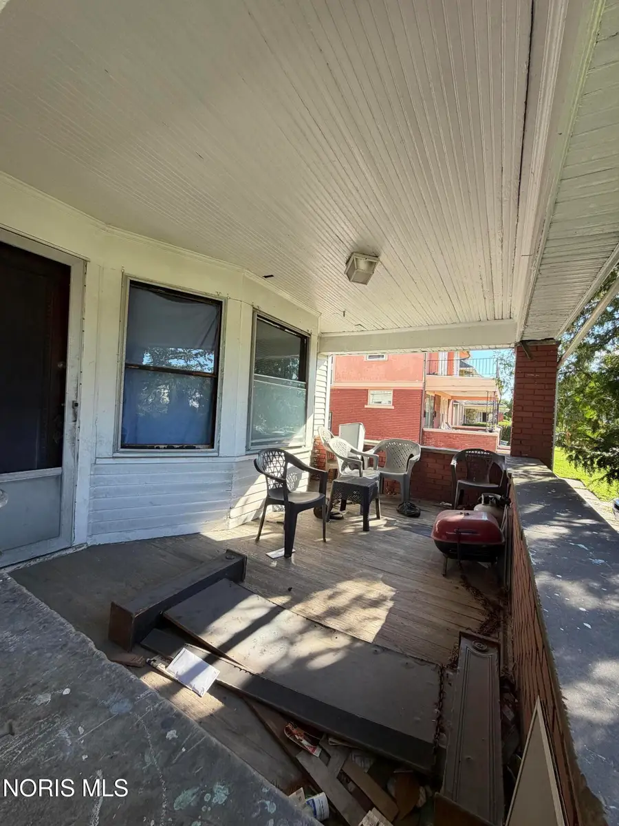 1038 W Woodruff Avenue, Toledo, OH 43606 - #3