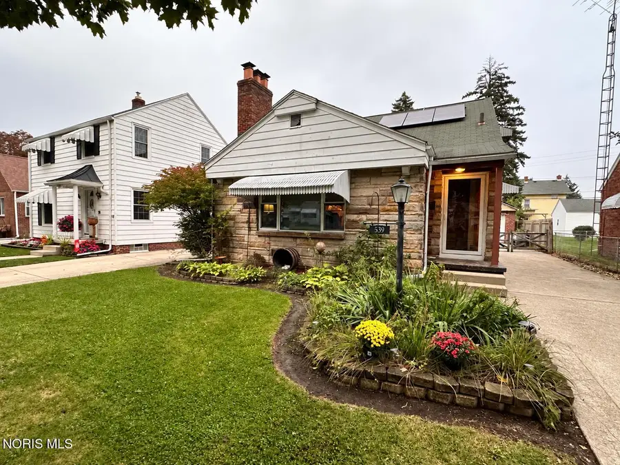 539 Ansonia Street, Oregon, OH 43616 - #2