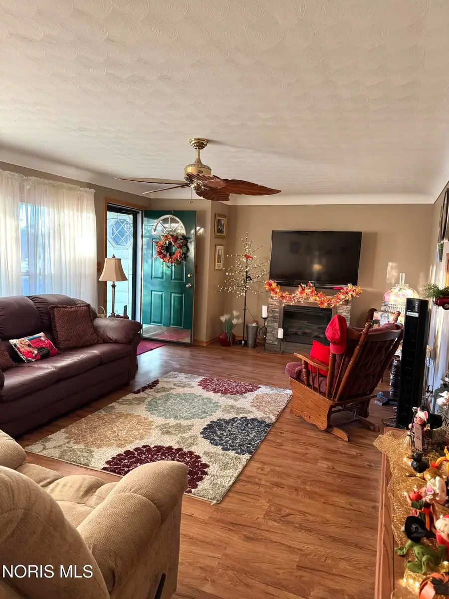 520 N Lind Street, Deshler, OH 43516 - #3