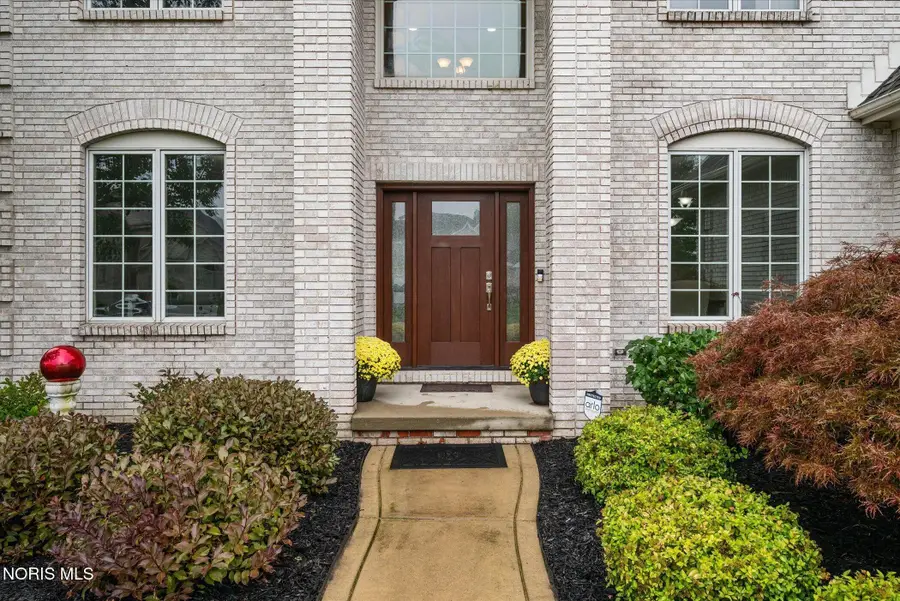 9407 Saint Angelas Way, Sylvania, OH 43560 - #3