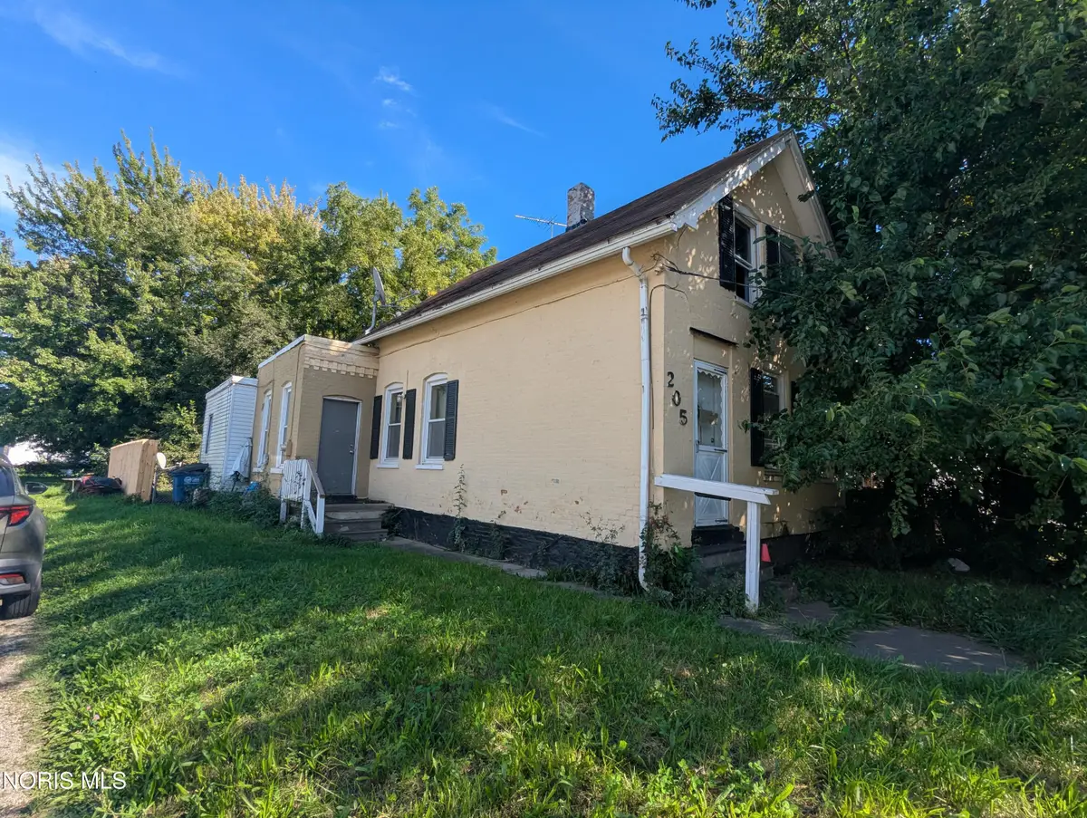 205 Courtland Avenue, Toledo, OH 43609 - #1
