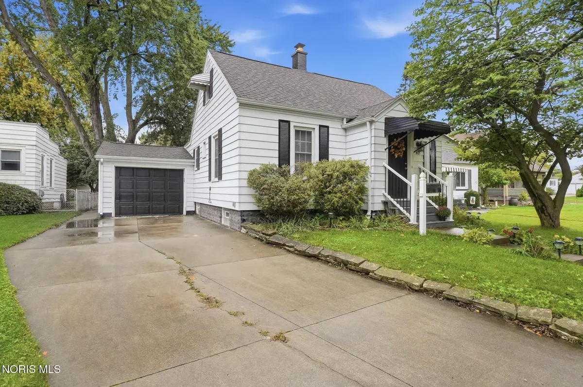 405 W Wayne Street, Maumee, OH 43537 - #1