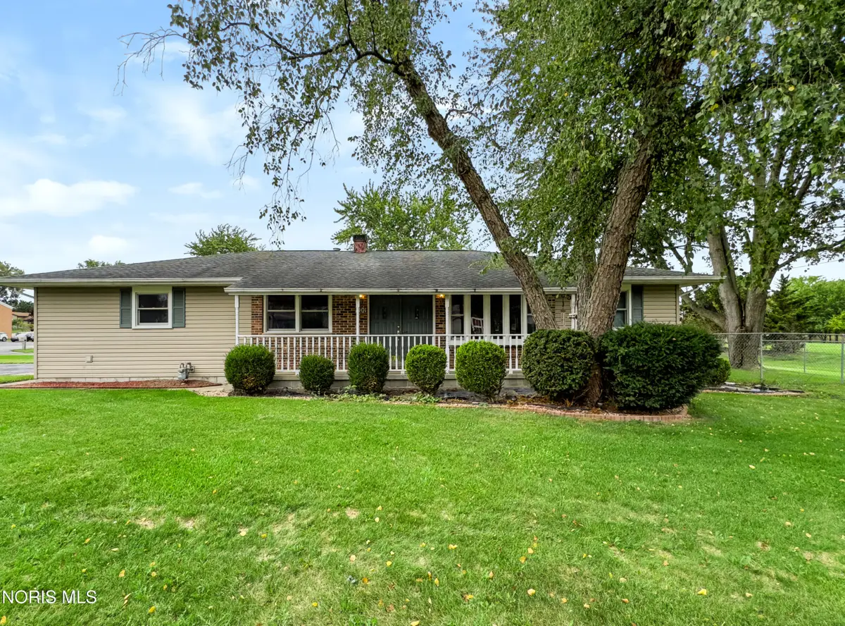 1001 W Bigelow Avenue, Findlay, OH 45840 - #1