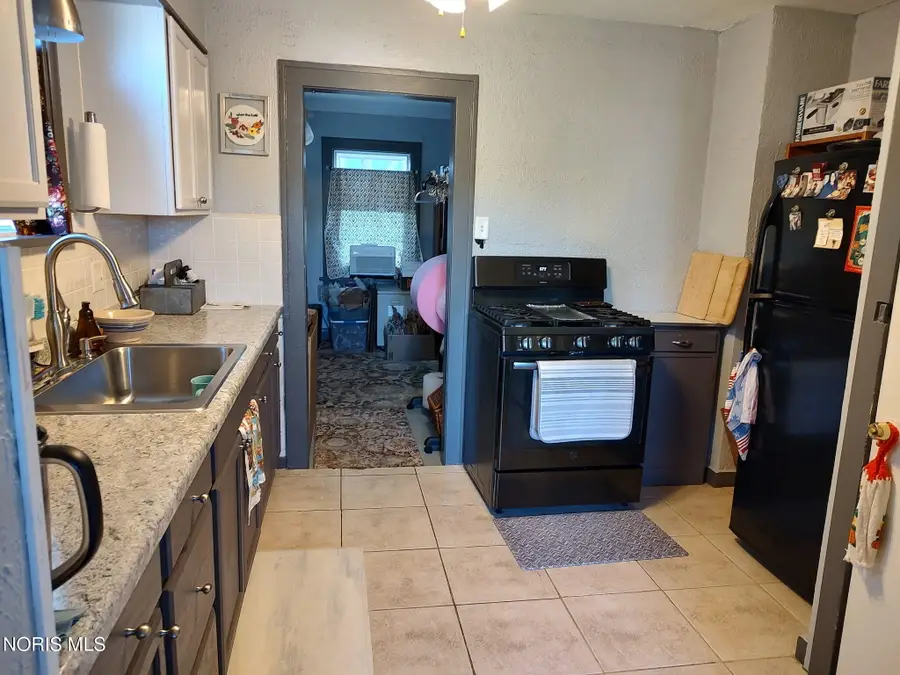 240 W Crawford Avenue, Toledo, OH 43612 - #3