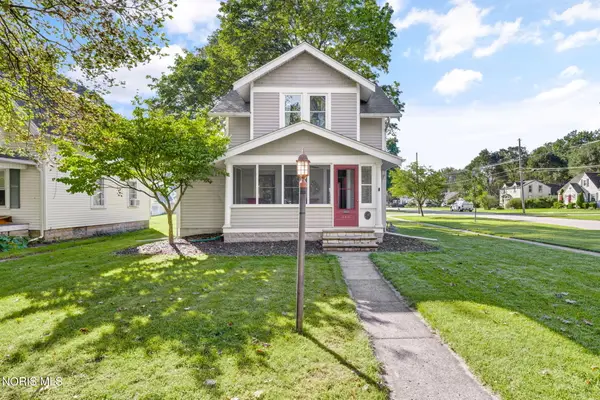 242 W 7th Street, Perrysburg, OH 43551