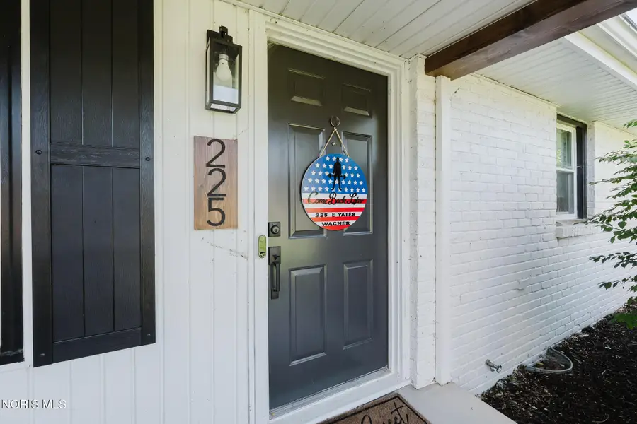 255 E Yates Avenue, Findlay, OH 45840 - #3