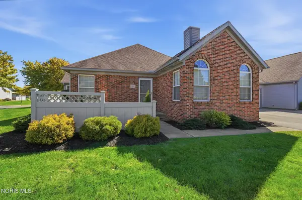 222 Stonegate Boulevard, Bowling Green, OH 43402