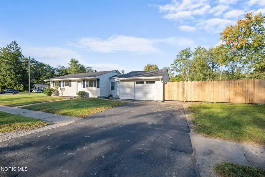 6604 Hill Avenue, Toledo, OH 43615 - #2