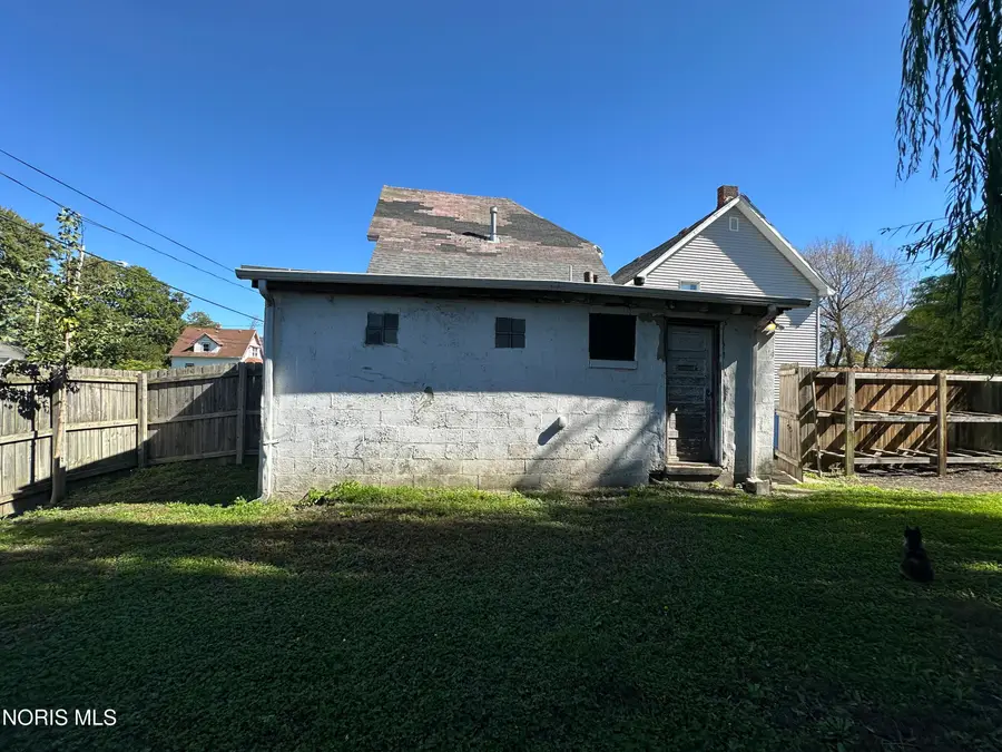 802 Yondota Street, Toledo, OH 43605 - #3