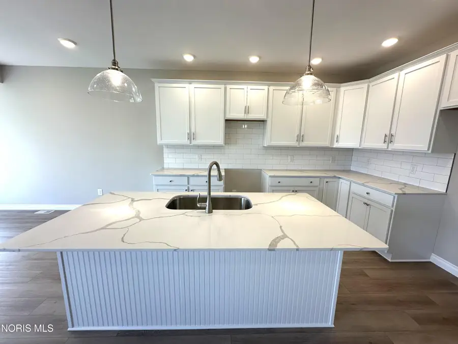 1002 Pine Ridge Dr, Perrysburg, OH 43551 - #2