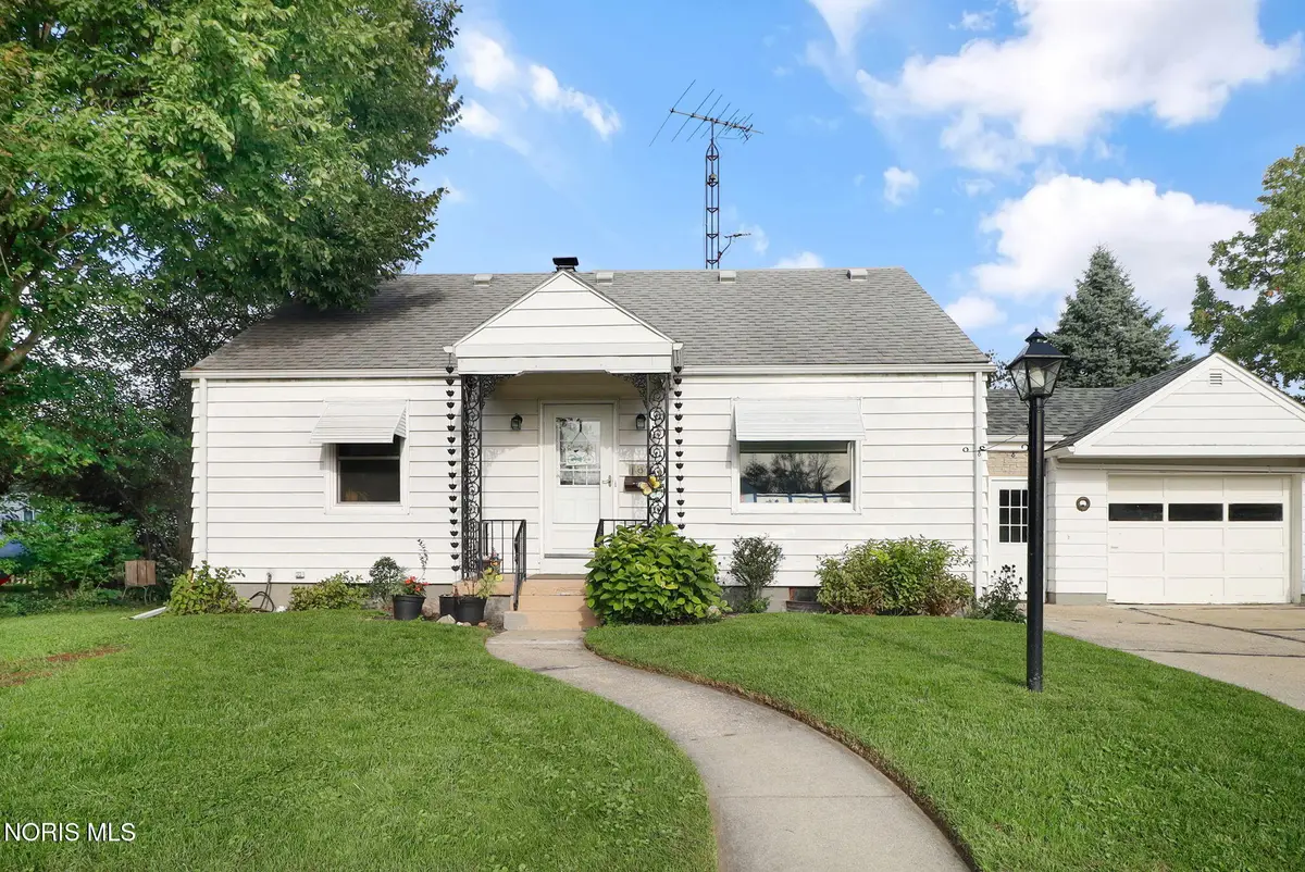 102 N Masters Court, Maumee, OH 43537 - #1