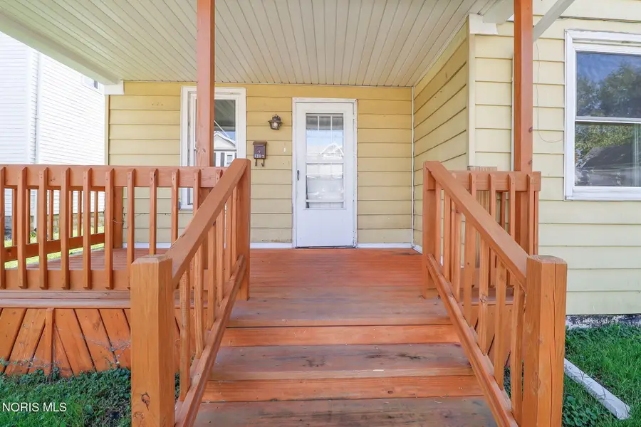 121 W Stone Street, Gibsonburg, OH 43431 - #3