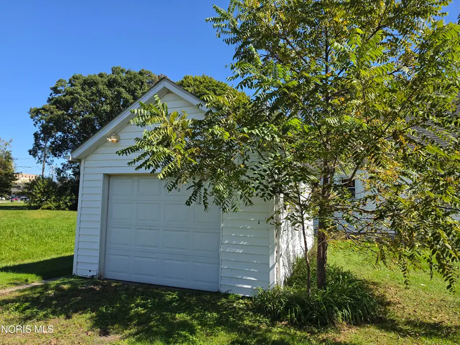 949 Ansonia Street, Oregon, OH 43616 - #2