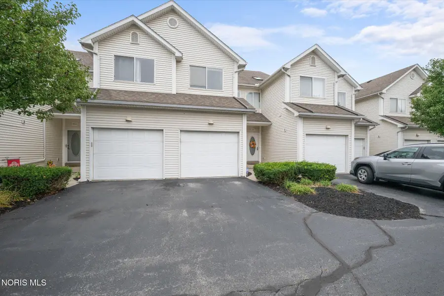 2592 W Village Drive, Toledo, OH 43614 - #2