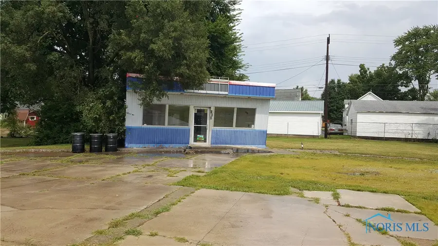 892 N Countyline Street, Fostoria, OH 44830 - Image #2