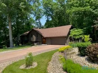 955 Greenbrier Road, Upper Sandusky, OH 43351