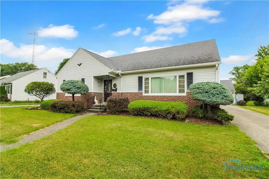 1013 Whittlesey Street, Fremont, OH 43420 - Image #1