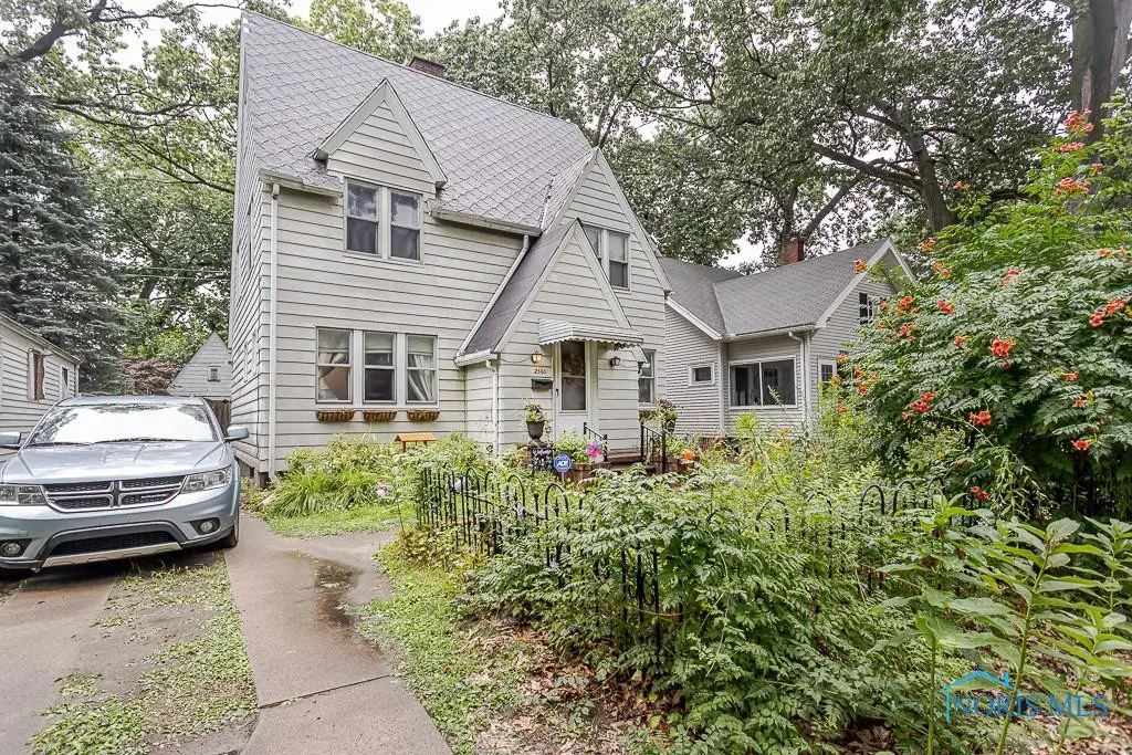 2560 Charlestown Avenue, Toledo, OH 43613 - Image #1