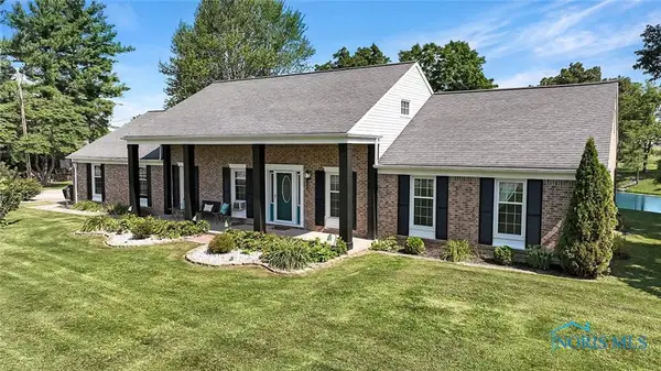 16052 424 County Road, Napoleon, OH 43545