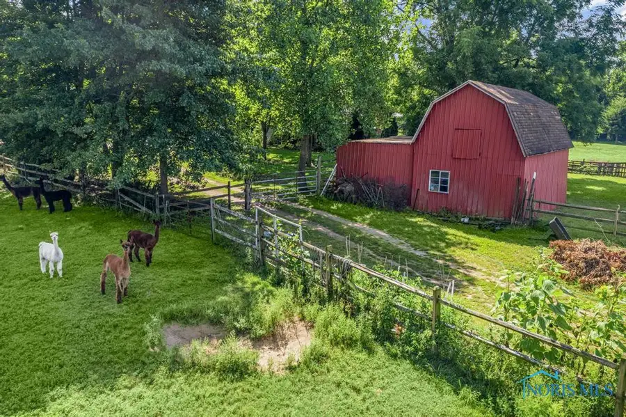 1402 S Crissey Road, Holland, OH 43528 - Image #2