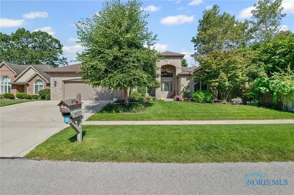 7920 N Shoreline Drive, Holland, OH 43528