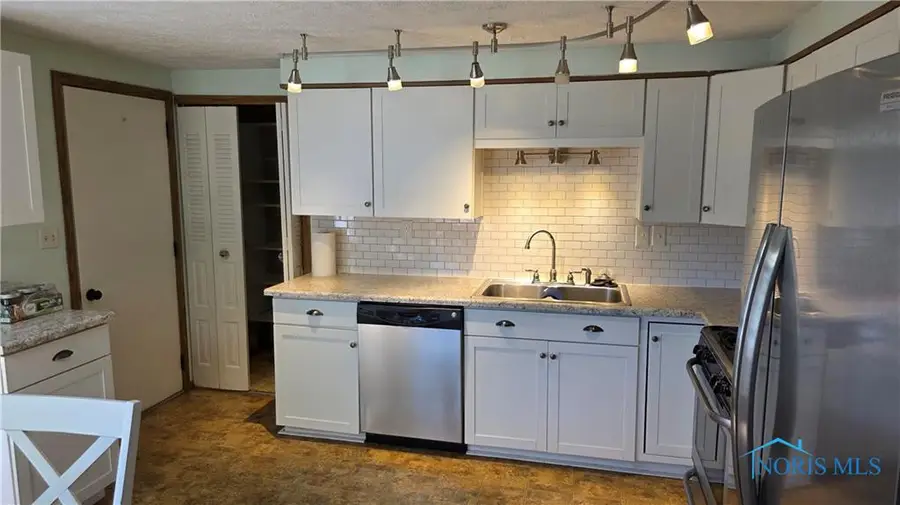 420 Clover Lane, Wauseon, OH 43567 - Image #2