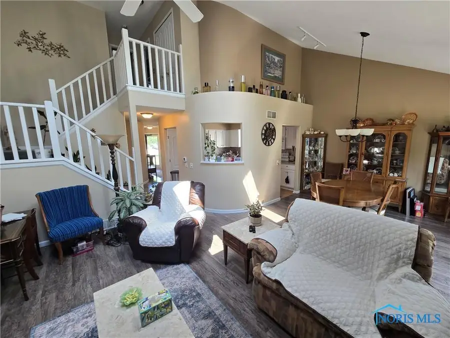 2206 Farm View Court, Toledo, OH 43615 - Image #2