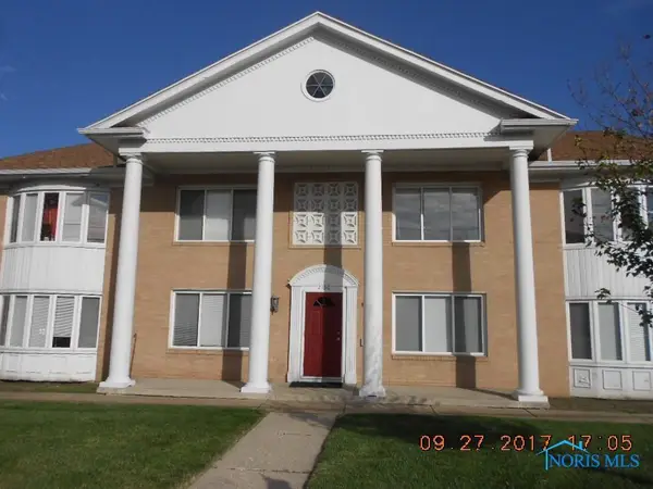 2130 Richards Road, Ottawa Hills, OH 43606