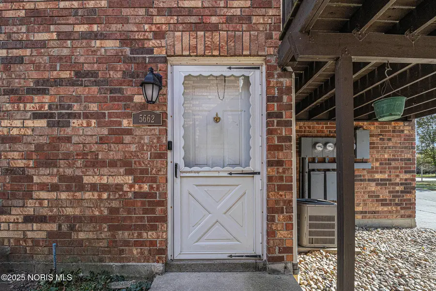 5662 Bernath Court, Toledo, OH 43615 - Image #2