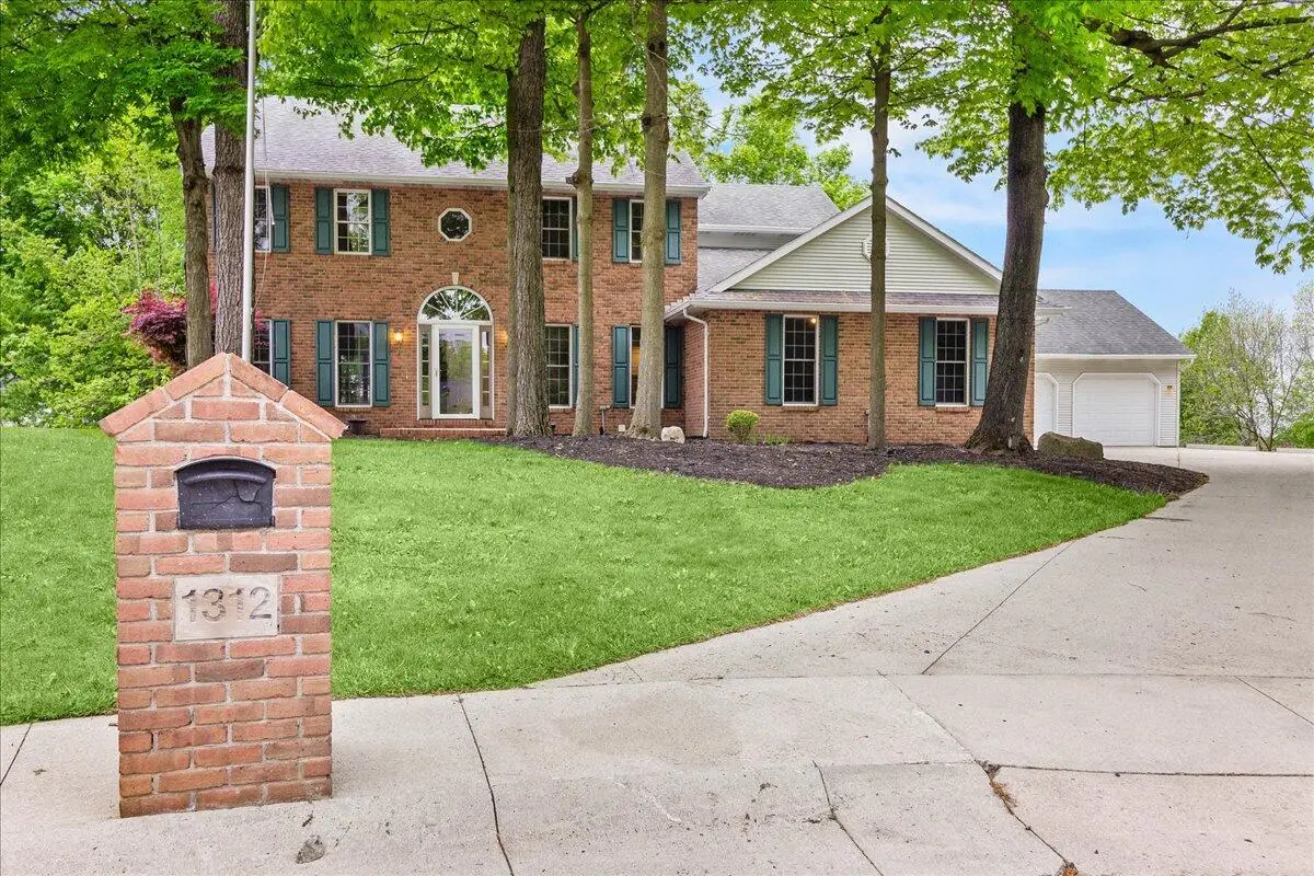 1312 Glenview Circle, Bellefontaine, OH 43311 - Image #1