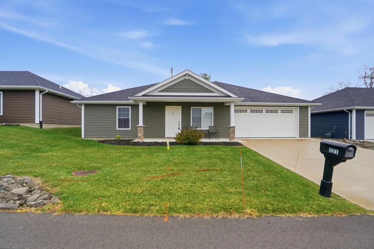 221 Falcon Street #16, Bellefontaine, OH 43311 - Image #1