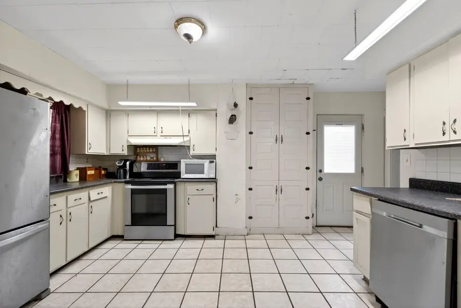 1682 Edwards Avenue, Springfield, OH 45503 - #3