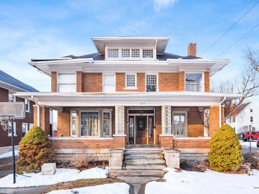 229 E Chillicothe Avenue, Bellefontaine, OH 43311 - #2