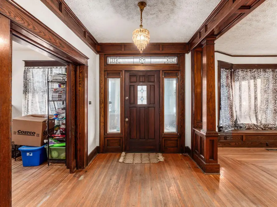 229 E Chillicothe Avenue, Bellefontaine, OH 43311 - #3