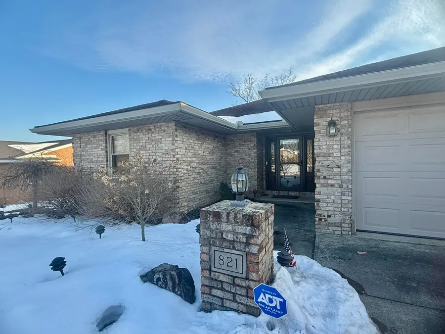 821 Helen Drive, Wapakoneta, OH 45895 - #2