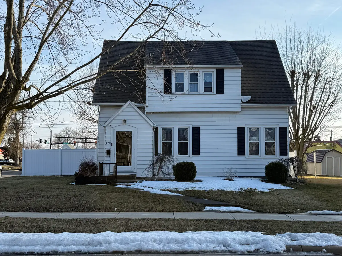328 E Livingston Street, Celina, OH 45822 - #1
