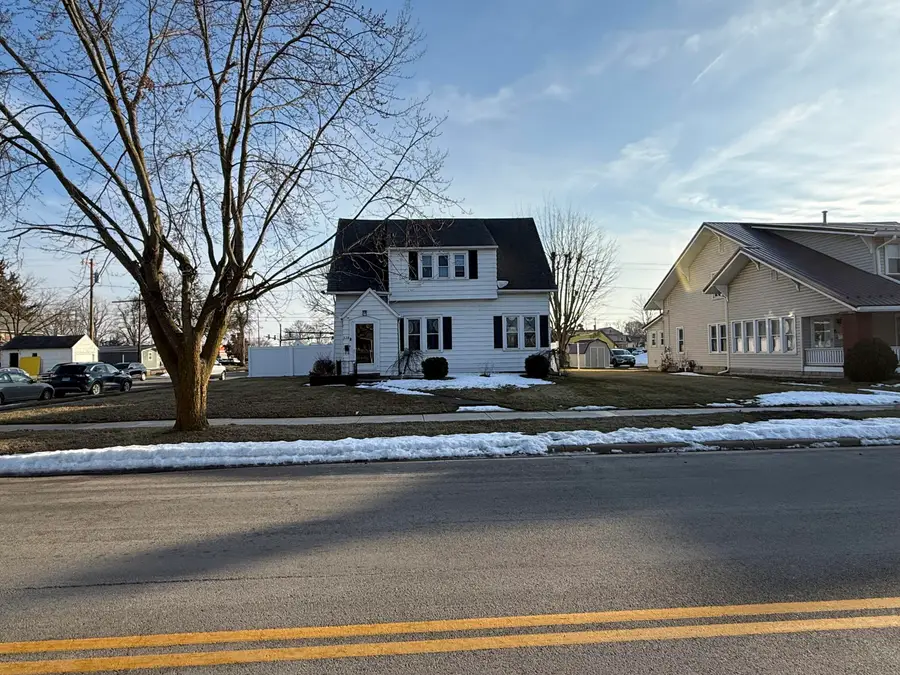 328 E Livingston Street, Celina, OH 45822 - #2